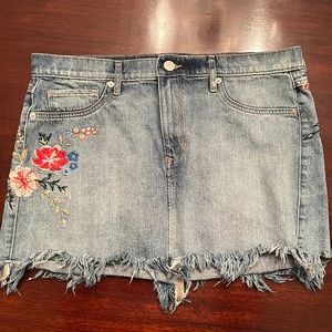 Express denim distressed mini shirt w/floral stitching